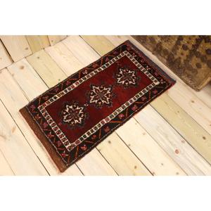 Alfombra Turca Vintage de Lana Roja, 1.6x3.1 pies (48x93 cm) - Product Image 1