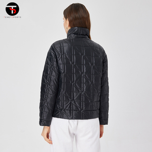 Manteau d'hiver respirant pour femmes, doudoune épaisse durable avec techniques de teinture unie, nouvel arrivage - Product Image 5