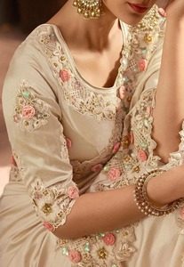 งานปาร์ตี้ผ้าไหมผ้าแจ็คการ์ดผ้าส่าหรีแบบอินเดียดีไซน์แบบดั้งเดิม - Product Image 2