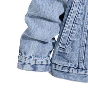 แจ็คเก็ตยีนส์ฟอกสีอ่อนแบบขายส่ง OEM ODM ผลิตตามสั่งสำหรับผู้ชาย สไตล์ลำลอง วินเทจ ขาดๆ แขนยาว เสื้อคลุมสตรีทแวร์สำหรับฤดูหนาว - Product Image 6