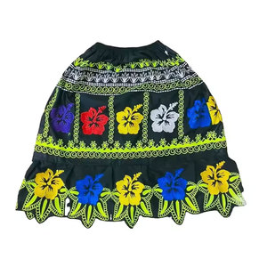Nueva Falda Midi con Diseño Hawaiano, de Guam y Micronesia, Estampado Floral de Poliéster, Bordada en Algodón, Color Negro - Product Image 4