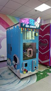 เครื่องจำหน่ายไอศกรีมอัจฉริยะสำหรับเด็กเครื่องทำไอศกรีมโยเกิร์ตอัตโนมัติแบบนิ่มบริการตนเอง