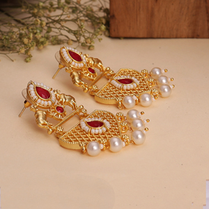 Boucles d'oreilles en laiton doré avec pierre rouge et perle en forme de larme Boucles d'oreilles anciennes en forme de poire dorée - Product Image 4