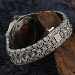 Reloj de lujo con diamantes chapados en oro de 18 quilates para hombre y mujer, reloj resistente al agua con correa de acero inoxidable - Product Image 3