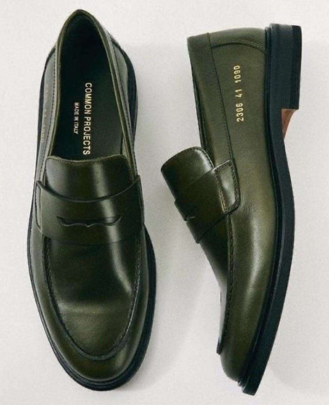 สีเขียวมะกอกเข้ม