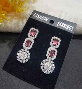 Nuevo pendiente de diamante americano brillante para boda, estilo étnico de moda para ropa informal y de oficina, hecho a mano en la India - Product Image 1