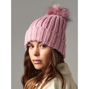 Casquette personnalisée Verbier en fourrure avec pompon – Chapeaux et casquettes promotionnels avec merchandising unique - Product Image 1