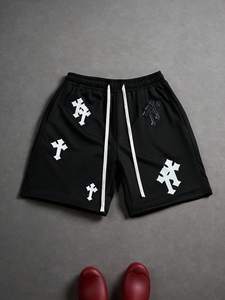 Pantalones cortos de cintura con cordón y estampado cruzado informales personalizados para hombre, gráfico de verano para la espalda, elementos esenciales para la escuela, Parte delantera bordada de poliéster medio - Product Image 2