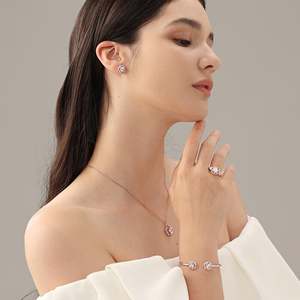ต่างหูรูปหัวใจเจลิยา นอต ออฟ เลิฟ ฮาร์ท - ชุบทองคำขาว 18K ประดับเพชร สไตล์วินเทจ สำหรับงานแต่งงาน ของขวัญหมั้น - Product Image 5