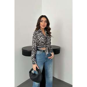 Camisa de Satén con Estampado de Leopardo Negro - Negra - Product Image 2