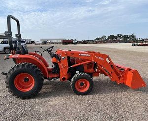 Tractor diésel compacto Kubota disponible para venta usada, en stock, entrega rápida, mejor precio, equipo agrícola. - Product Image 1