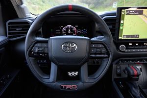 Toyota Tundra TRD Pro 2022 d'occasion en excellent état, V6 hybride bi-turbo, 4x4, couleur Lunar Rock, provenance Californie - Product Image 2