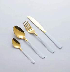 Ensemble d'outils à fromage modernes en acier inoxydable de sept pièces avec finition polie miroir manche en bois de bambou pour servir - Product Image 5