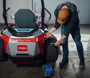 Cortadora de Césped Comercial Eléctrica Toro Revolution 18760 de 60 Pulgadas, Modelo 2026, con Batería HyperCell de 23.4kWh, Z Master Revolution - Product Image 3
