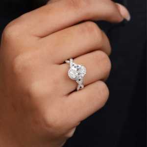 Anillo de Compromiso con Halo de Diamantes Cultivados en Laboratorio, Corte Ovalado de 1.0-3.5 Quilates con Banda Trenzada, Colección de Anillos de Diamantes Elegantes - Product Image 4