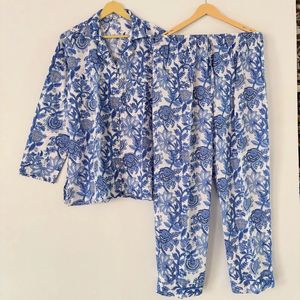 Camisón Casual Romántico de Invierno para Mujer, Talla XS, Tejido Suave y Transpirable, Cintura Elástica, Cierre de Botones, Estampado Sólido Personalizado - Product Image 1