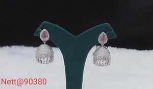 Pendientes radiantes de latón con diamantes americanos para mujer, elección de joyería de lujo para eventos nupciales y celebraciones culturales - Product Image 5