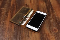 Étui de téléphone en cuir de vache véritable vieilli fait à la main avec sangle magnétique robuste, personnalisé, motif floral en relief