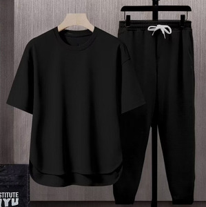 Completo Due Pezzi da Uomo Estivo con Logo Personalizzato OEM Ricamato o Stampato, T-shirt a Maniche Corte e Pantaloni Ampi a Tinta Unita - Product Image 3