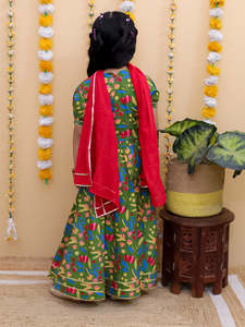 Robe en coton pour enfants de créateur indien Lehnga Choli pour la fête de mariage Style Bollywood brodé ethnique Lehnga Choli - Product Image 2