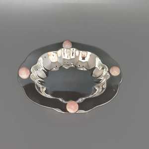 Plateau carré unique en résine plaqué argent Plateau de service à chocolat pour restaurant d'hôtel à la maison avec outils de gâteau de couleur laiton - Product Image 3