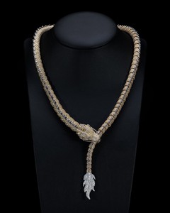 Collier Dragon Mordant sa Queue en Argent 925 de Haute Qualité avec Pierre VVS, Bicolore, Luxueux, Bijou Dragon Sertie de Pierres, Fabrication Personnalisée - Product Image 1