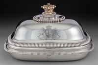 Chauffe-plats Vintage intemporel pour buffet serveur avec poignées ornées idéal pour la restauration élégante et la maison