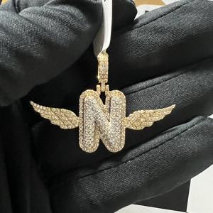 Colgante de Moissanita con Letra N Alada y Estilo Iced Out de Lujo, Joyería Hip Hop con Inicial Personalizada en Acabado Oro Amarillo - Product Image 5