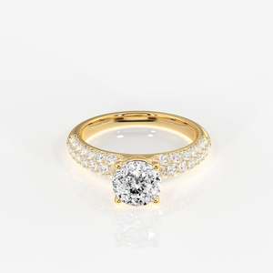 Anillo de Diamante Moissanita en Oro de 9K, Corte Portugués con Pavé de Tres Filas, Elegante y Lujoso - Product Image 1