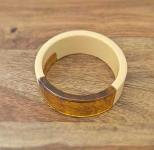 Brazaletes de resina facetados personalizados modernos etéreos de MS Handicraft - Product Image 3