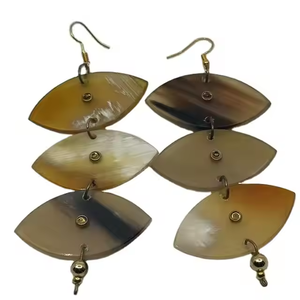 ต่างหูรูปวัวคุณภาพสูงดีไซน์แฟนซีต่างหูรูปเขาวัวสีธรรมชาติสำหรับผู้หญิงต่างหูจากงานฝีมือรูปพระจันทร์เสี้ยว - Product Image 1