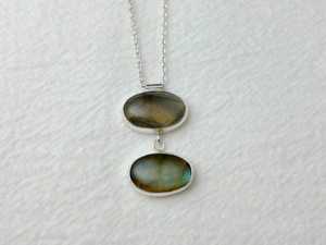Bijoux de déclaration vintage personnalisables faits à la main en argent sterling pendentif Labradorite double pierre 12x18mm chaîne de collier en or - Product Image 3