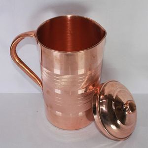Jarra de cobre con un exterior pulido y diseño único ideal para servir bebidas y agua para uso funcional - Product Image 6