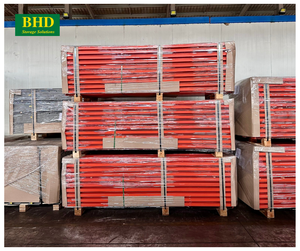 ระบบจัดเก็บสินค้าแบบชั้นวางเหล็กแบบ Heavy-Duty สีตามสั่งของ BHD เวียดนาม แบบ 3-Pin พร้อมชั้นวางแบบ Selective Pallet Rack ดีไซน์ Teardrop มาตรฐานสหรัฐอเมริกา - Product Image 1