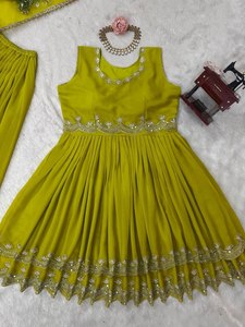 Conjunto de Fiesta para Bodas, Top de Georgette Sintética con Bordado de Hilo y Lentejuelas, Palazzo con Borde de Encaje de Georgette Sintética y Dupatta - Product Image 6