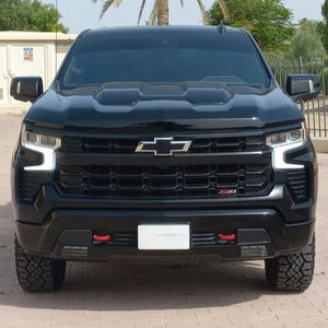 Chevrolet Silverado 4 cylindres noir 2024 d'occasion, sièges en cuir, transmission intégrale, régulateur de vitesse adaptatif, pneus R18, 5 places, toit ouvrant, caméra de recul 360°, automatique - Product Image 1