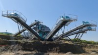 Centrale de criblage et de lavage de pierres, sable et gravier Constmach 300-350 TPH avec pompe à engrenages et moteur AC, garantie de 2 ans, service après-vente disponible à l'étranger