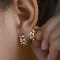 Koleksi terbaru 14k emas padat potongan yang sangat baik berlian kelompok Flake Mini Hoop anting minimalis anting penting dalam 10K/18K
