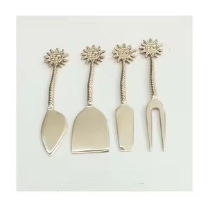 Épandeurs de fromage à lame en acier inoxydable avec manche argenté - Product Image 3