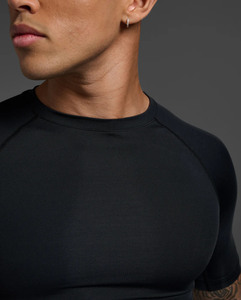 Camiseta de Compresión Deportiva para Hombre, de Secado Rápido, sin Costuras, Transpirable, Ajustada, para Yoga, Ciclismo y Actividades de Verano, Venta al Por Mayor Personalizada - Product Image 3