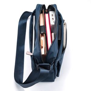 Bolsa de gimnasio de lona de viaje con logotipo personalizado unisex, patrón geométrico, entrenamiento deportivo, Fútbol para hombres y mujeres - Product Image 4