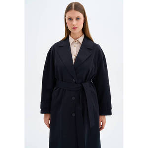 Manteau trench noir à double boutonnage pour l'automne et l'hiver avec épaulettes et doublure en soie - Product Image 4