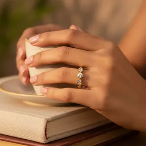 Anillo Chapado en Oro para Mujer con Piedras de Circonita Cúbica, Anillo de Racimo con Incrustaciones Modernas para Uso Diario, Engaste de Rodio - Product Image 3