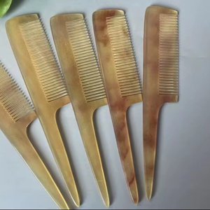 PEINE DE CUIDADO NATURAL personalizado hecho a mano peine de cuerno con dientes finos y anchos peine de cuerno de búfalo hecho a mano para peinar el cabello - Product Image 1