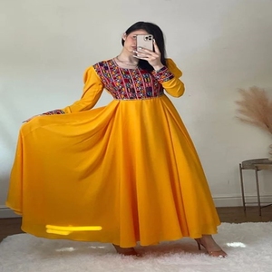Robes de soirée de style indien et pakistanais, fabrication artisanale sur mesure, couleur rouge, faible MOQ, prix de gros - Product Image 4