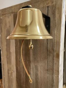 Timbre de puerta de latón hecho a mano con tallas clásicas perfecto para espacios espirituales, eventos sagrados y reuniones religiosas - Product Image 2
