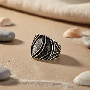 Bague pour homme en argent 925 plaqué rhodium, oxydée, avec motif géométrique et incrustation de perles - Product Image 3