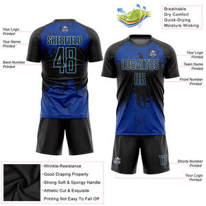 Uniformes de football personnalisés de haute qualité en polyester respirant avec sublimation noire et royale - Product Image 5
