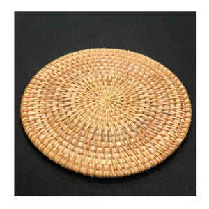 Assiette en rotin tissé à la main et napperon en rotin pour un service de thé élégant et une utilisation de décoration de table à manger - Product Image 3