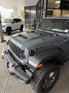 Jeep Gladiator Mojave 2025 Usado con Paquete para Clima Frío - Product Image 6